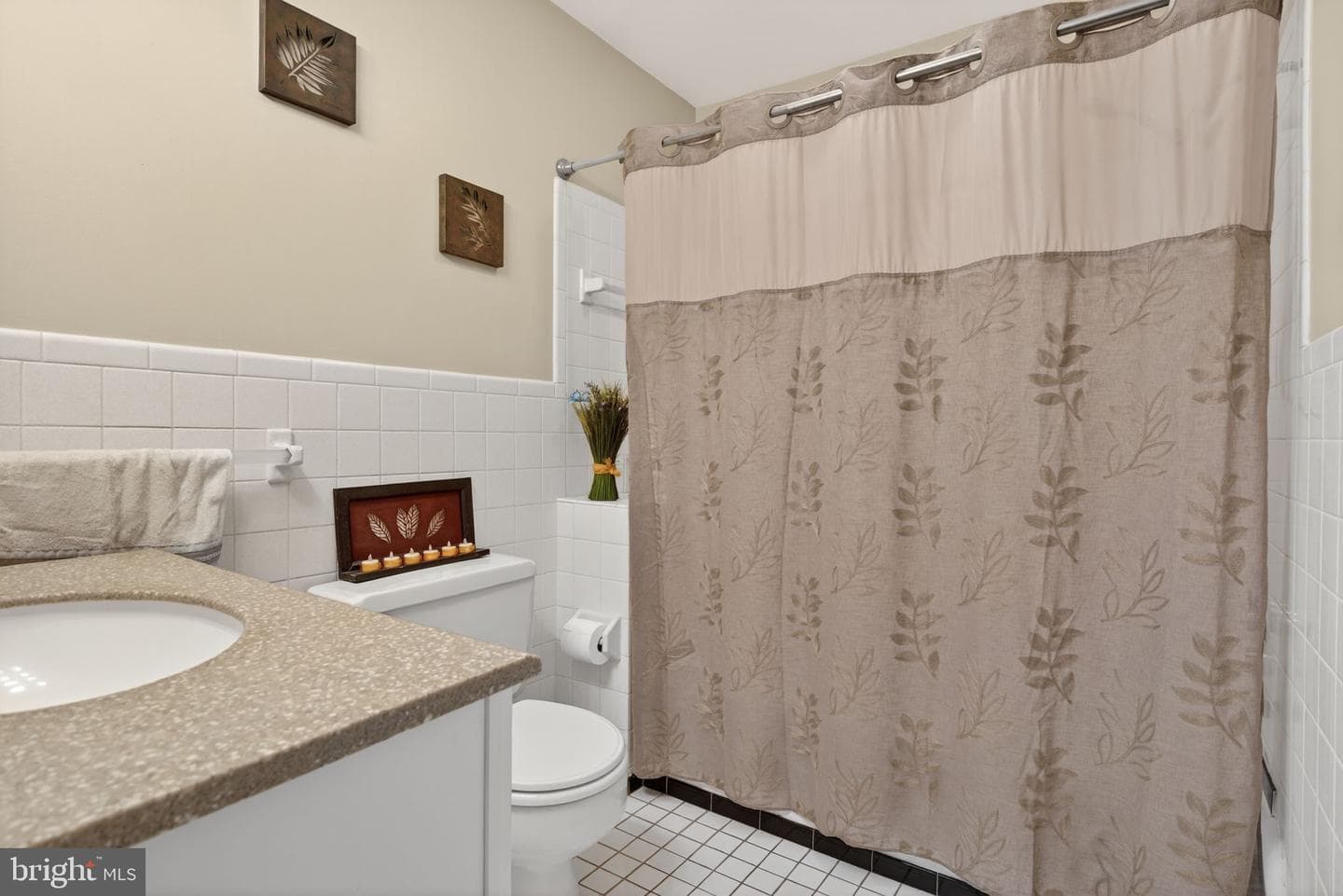 301 E Elmwood Avenue photo 25