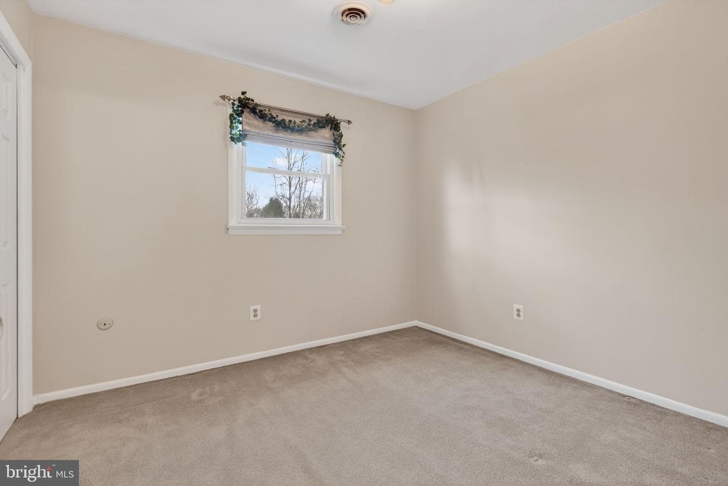301 E Elmwood Avenue photo 31