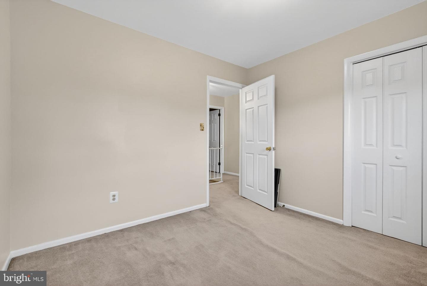 301 E Elmwood Avenue photo 32