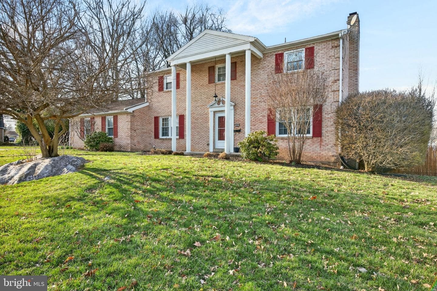 301 E Elmwood Avenue photo 4