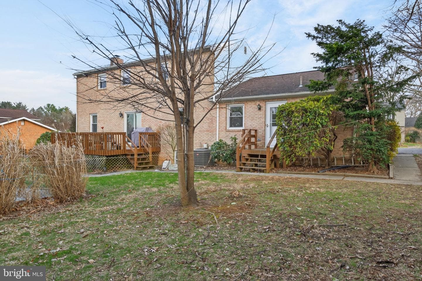 301 E Elmwood Avenue photo 40