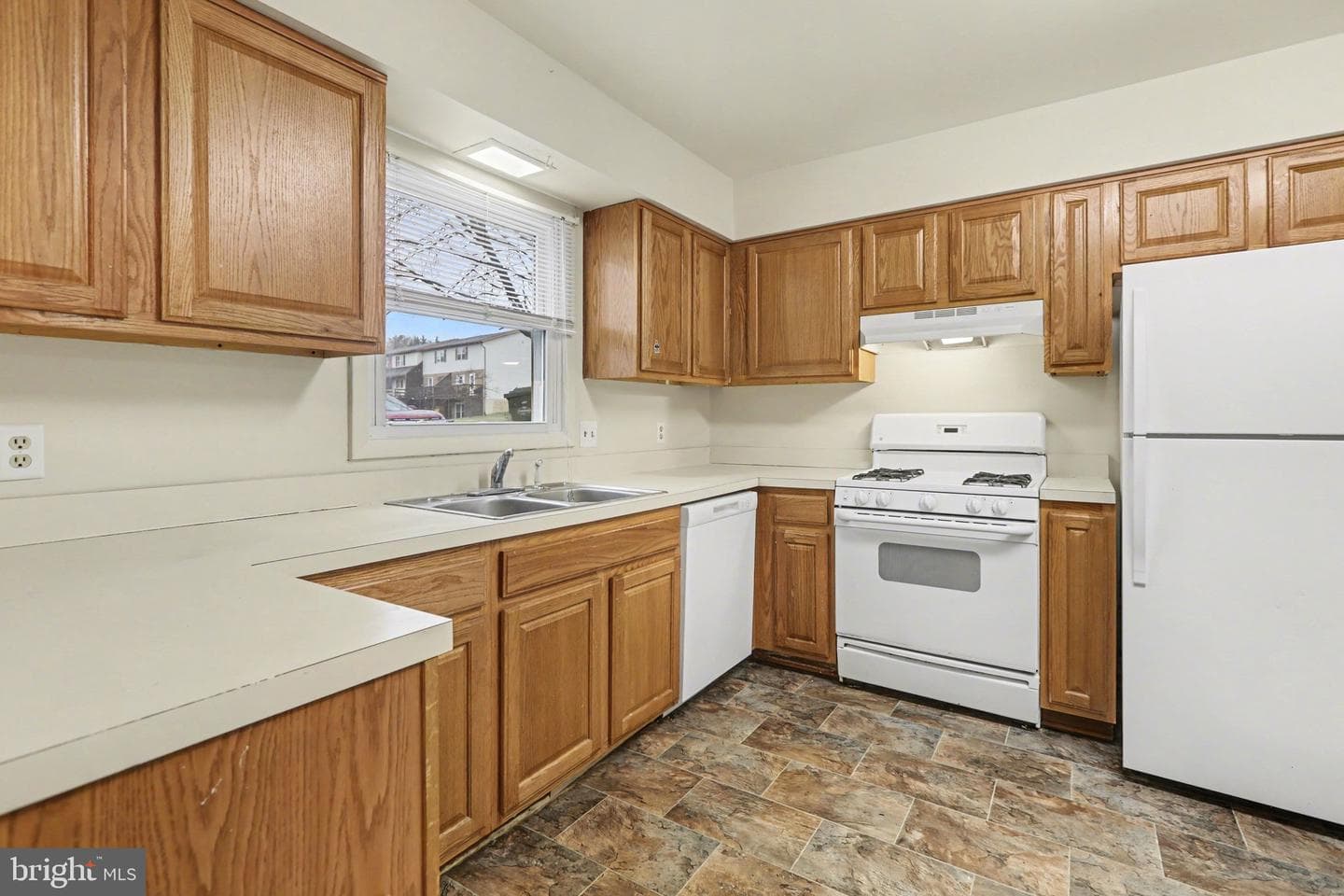 1725 English Drive photo 4