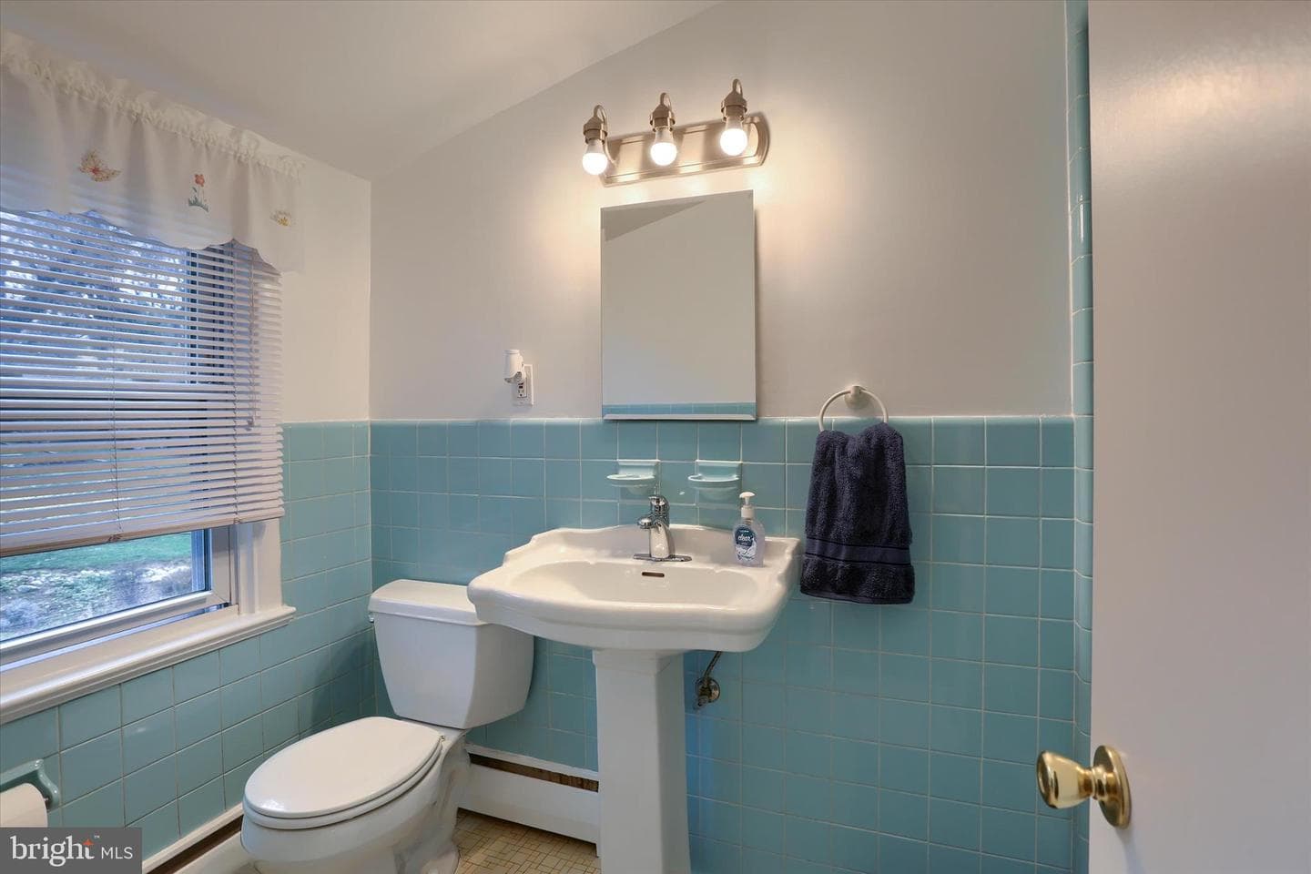 409 Blacklatch Lane photo 36