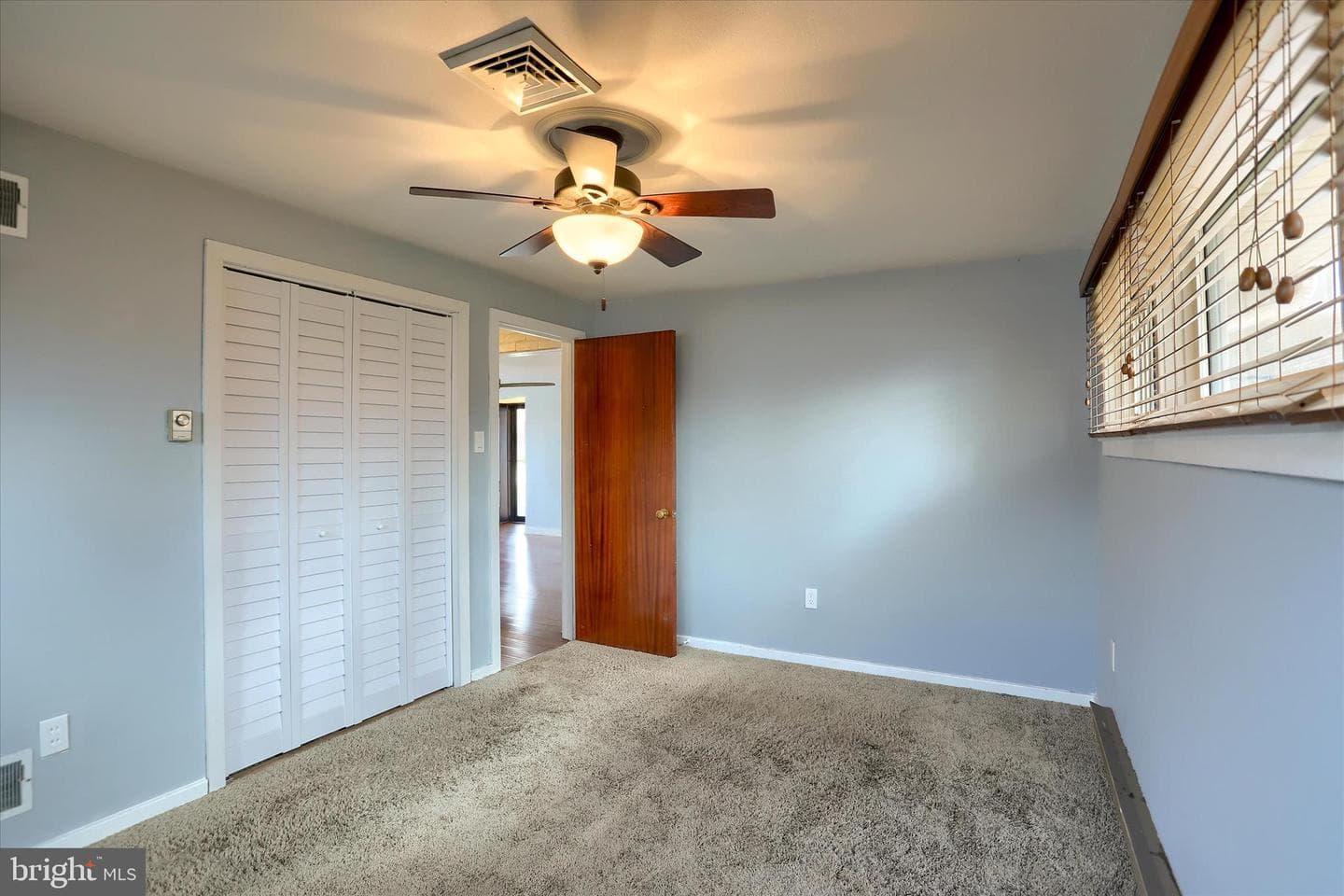 550 Walton Street photo 17