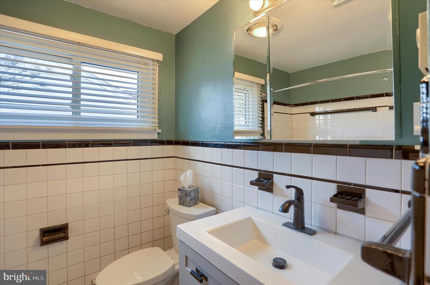 550 Walton Street photo 20