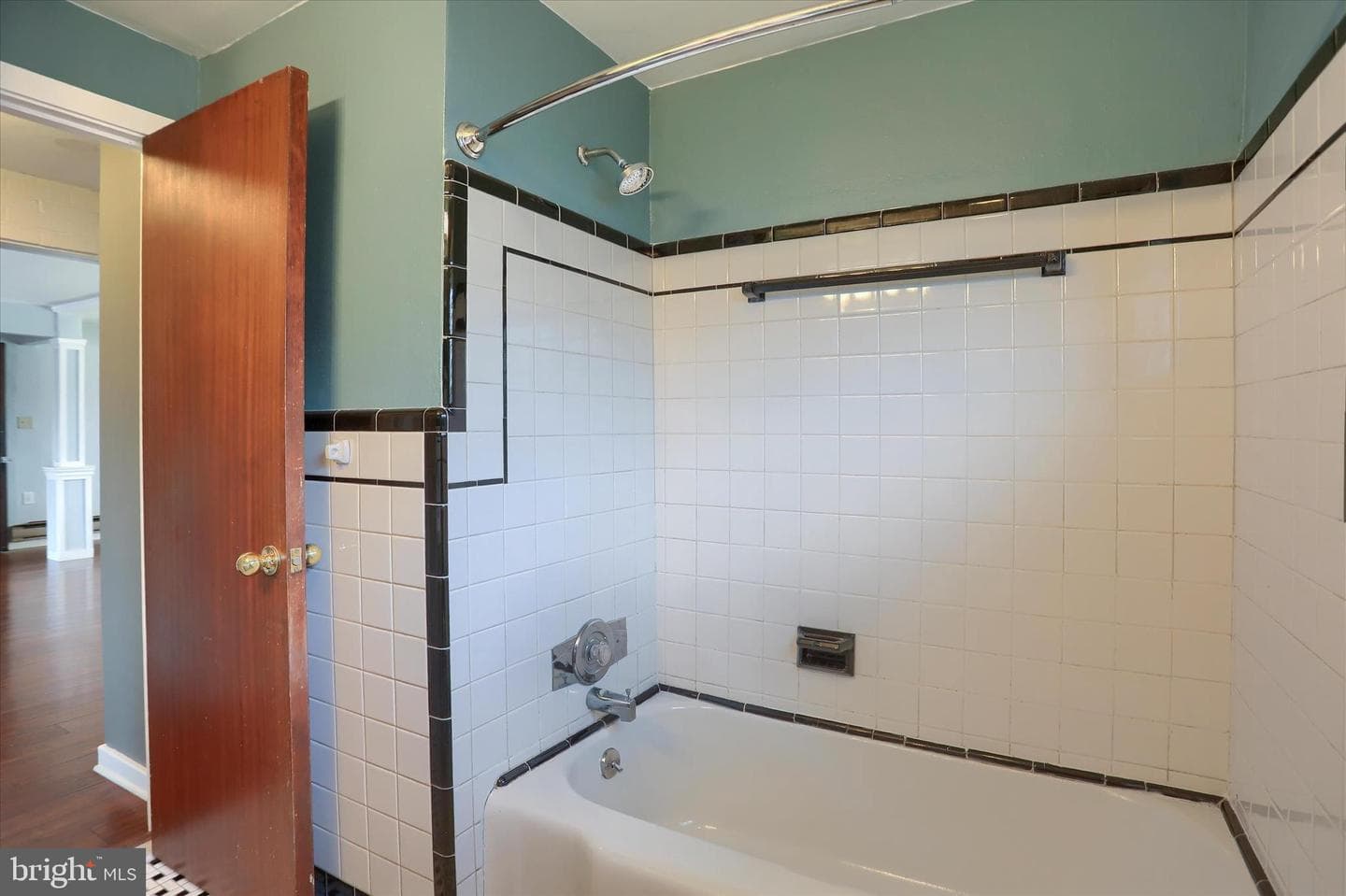 550 Walton Street photo 21