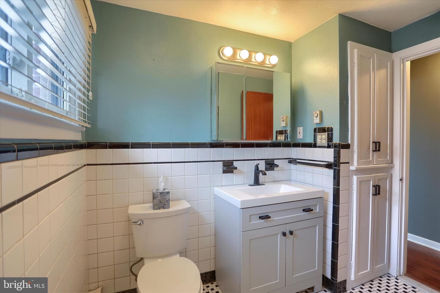 550 Walton Street photo 22