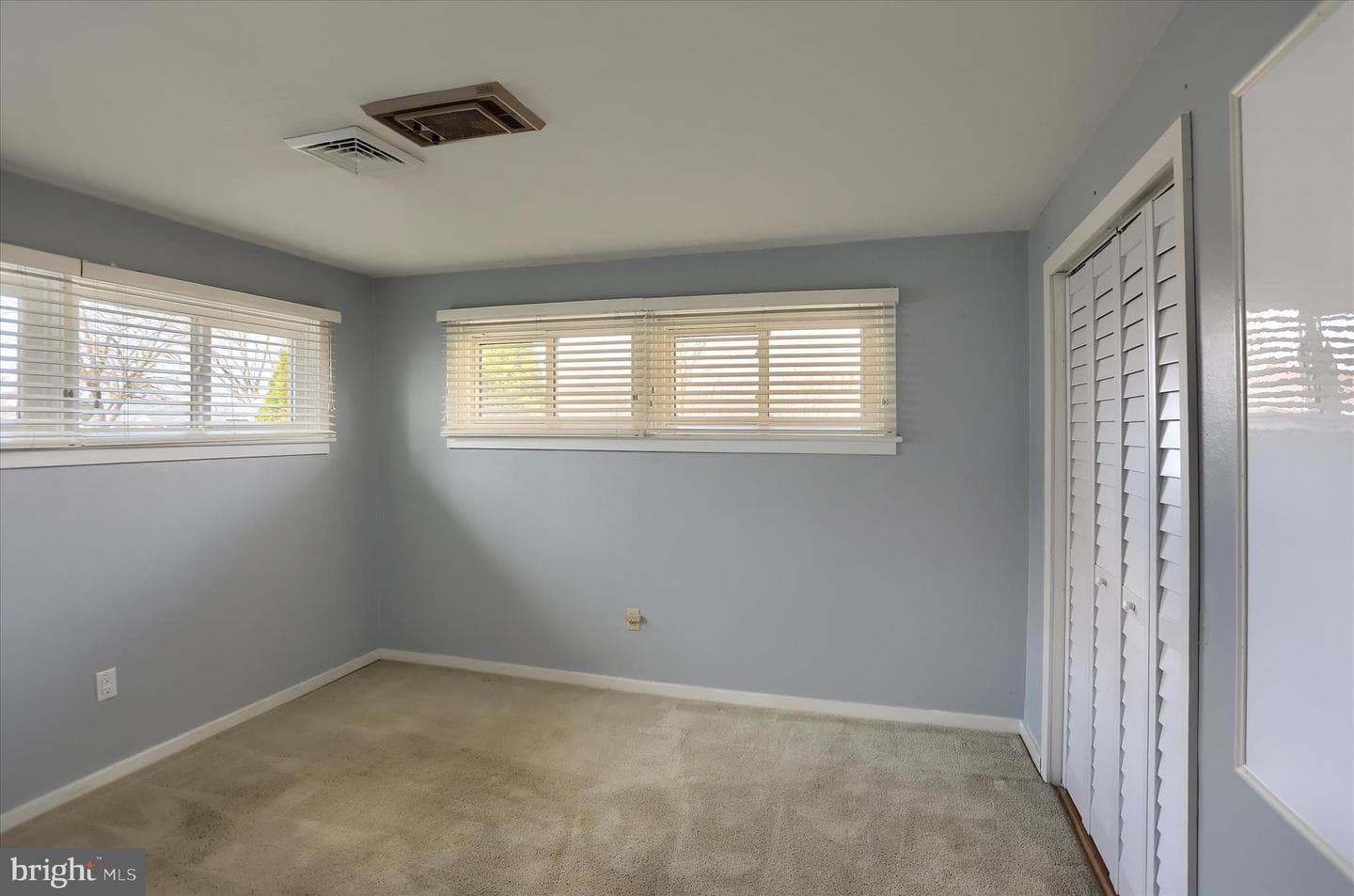 550 Walton Street photo 23