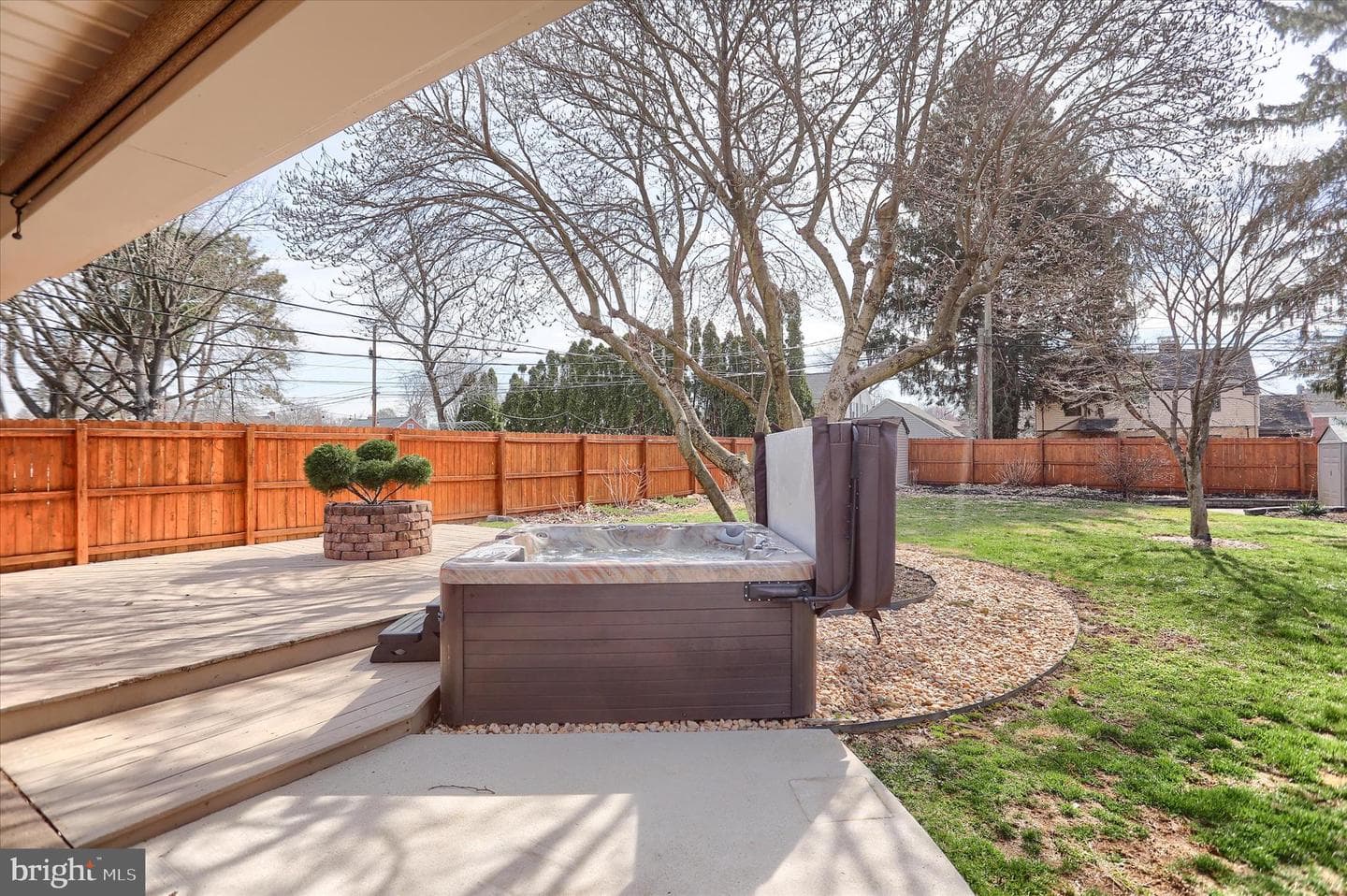 550 Walton Street photo 29