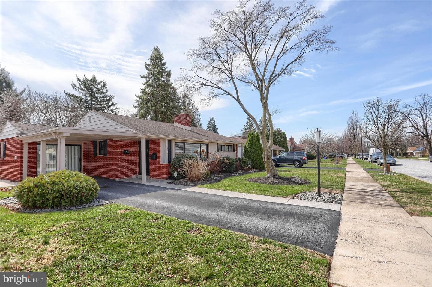 550 Walton Street photo 3