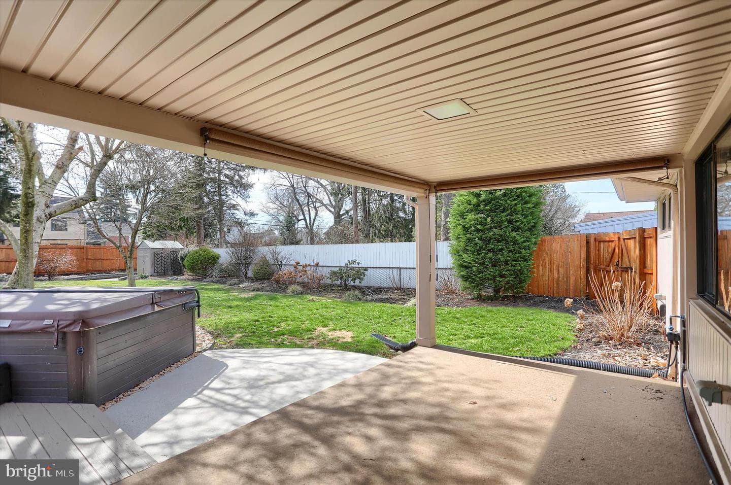 550 Walton Street photo 30