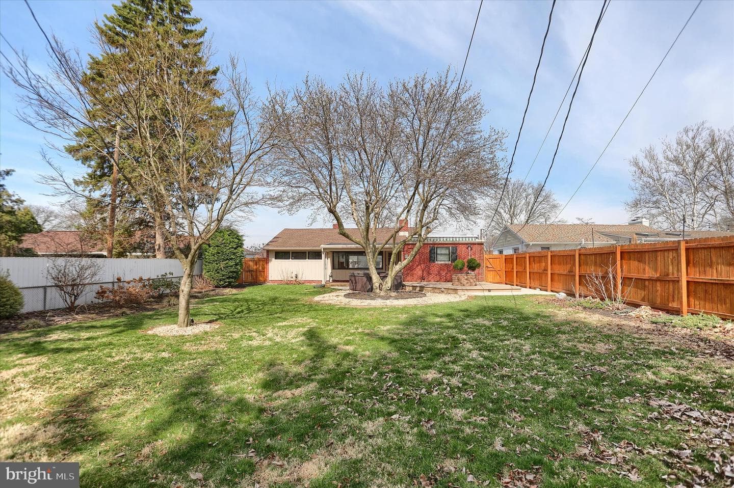 550 Walton Street photo 31
