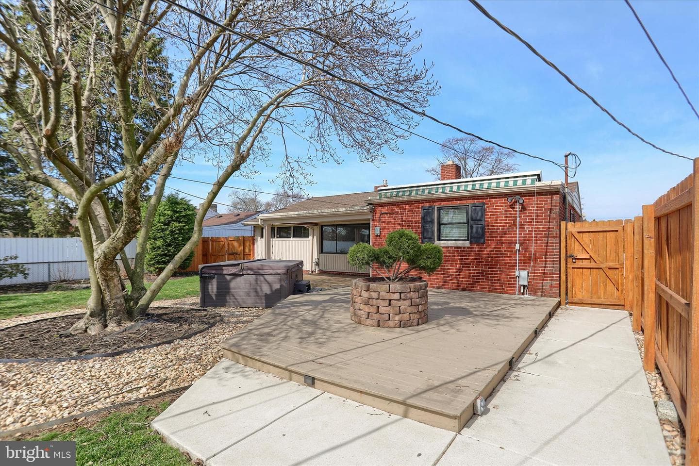 550 Walton Street photo 33