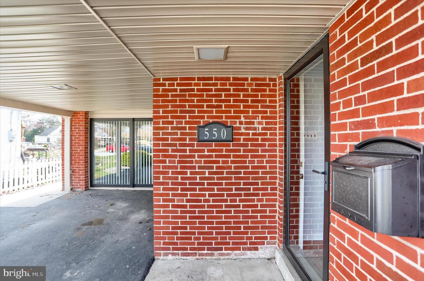 550 Walton Street photo 5