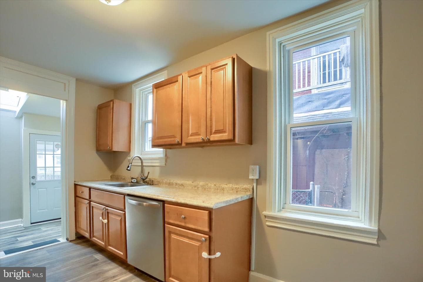 347 E Louther Street photo 11