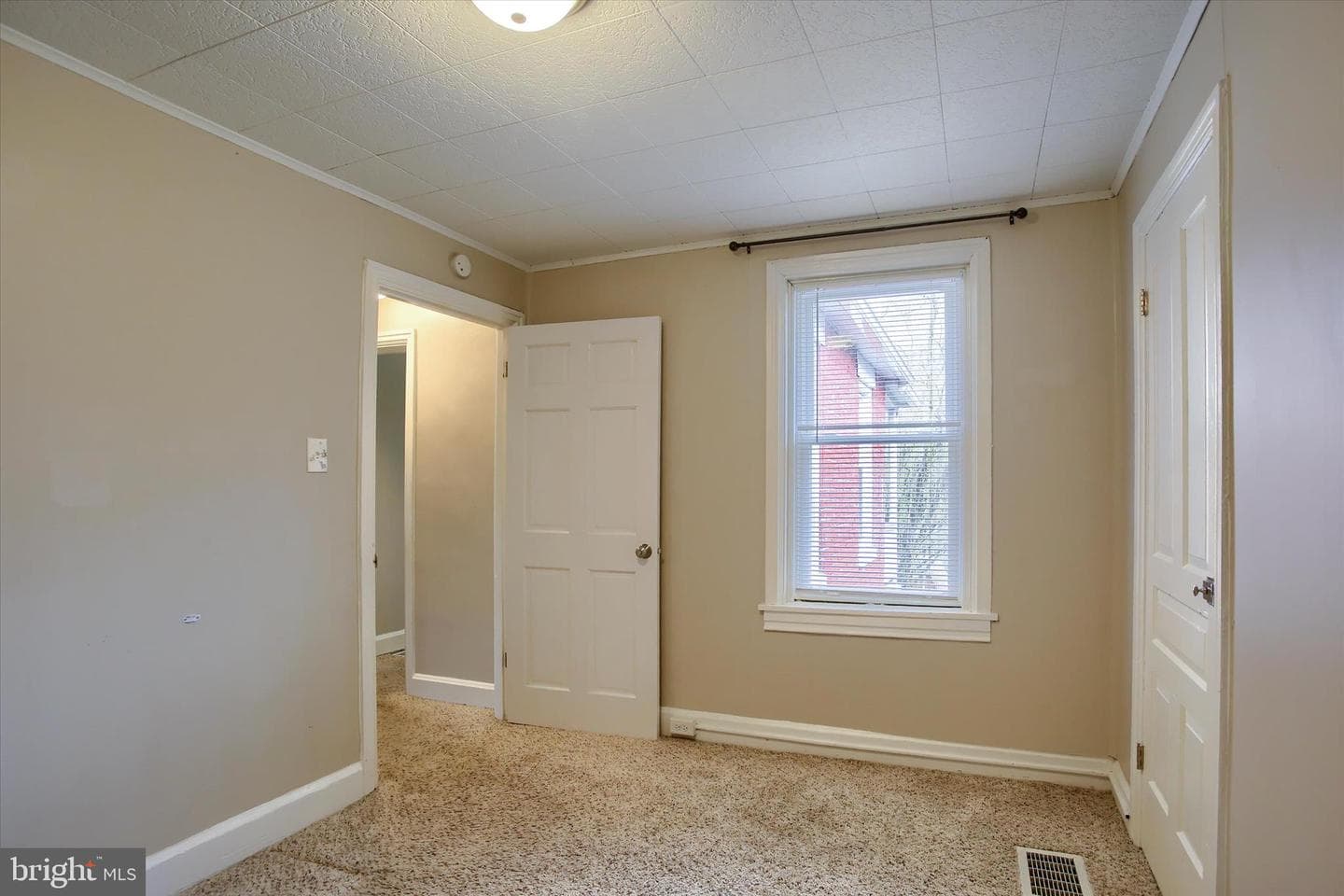 347 E Louther Street photo 17