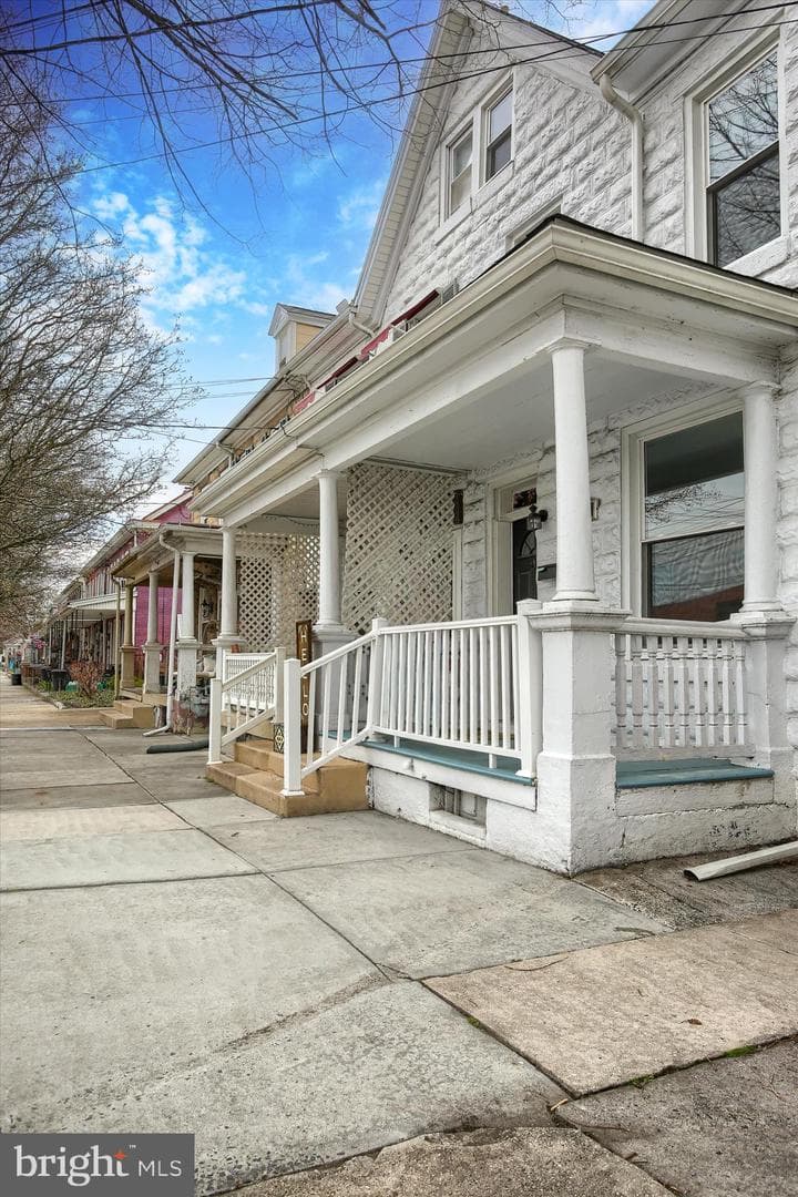 347 E Louther Street photo 3