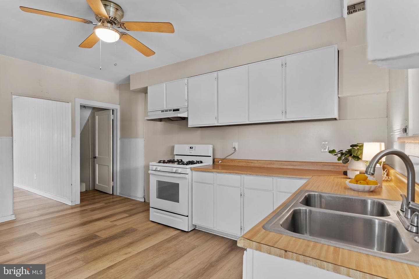 425 Fairview Ave photo 11