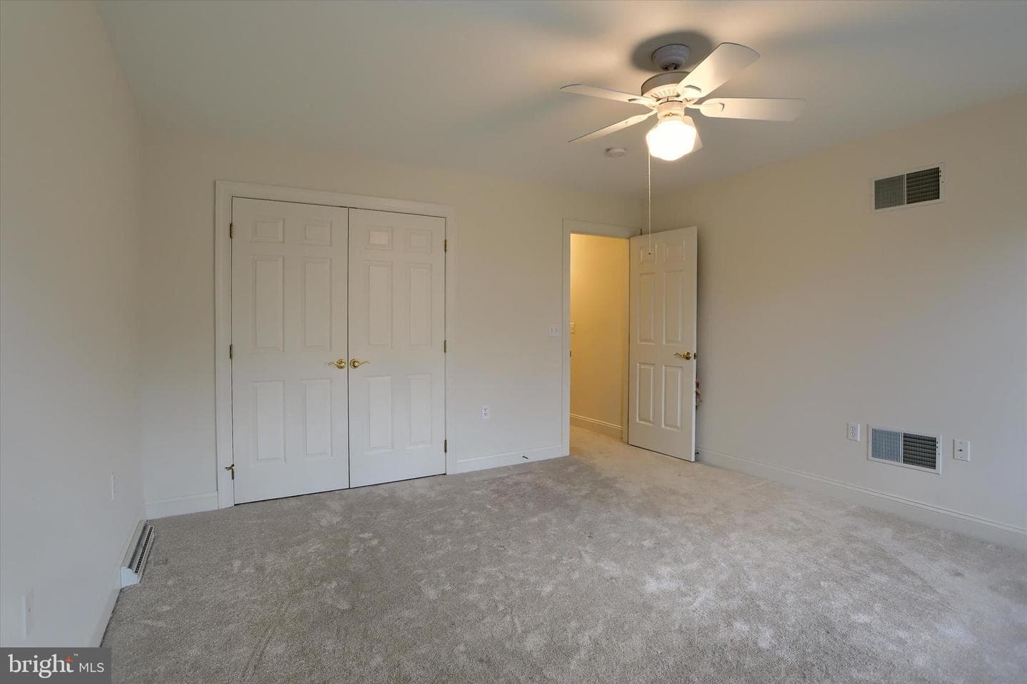 203 Friar Court photo 26