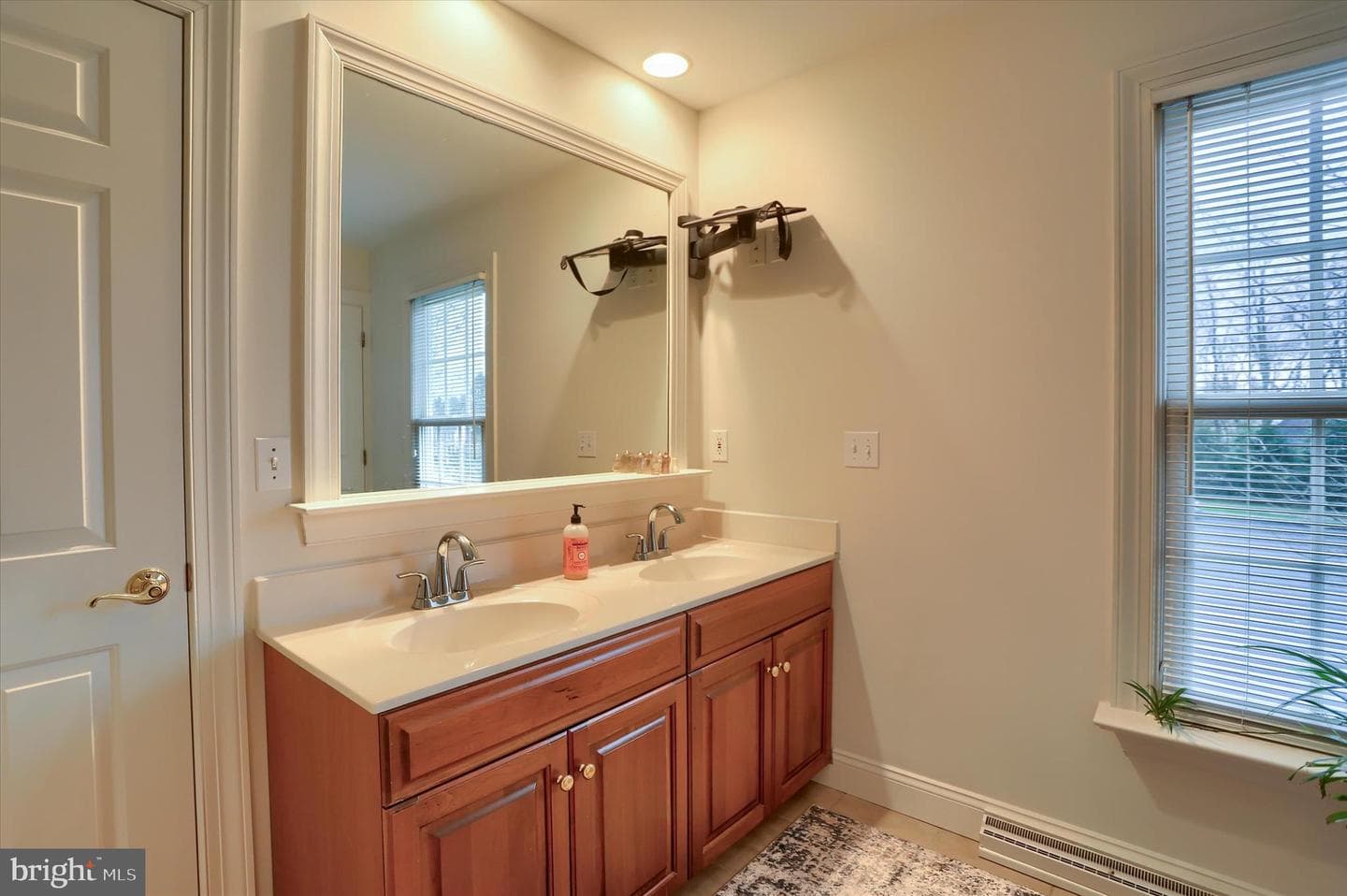 203 Friar Court photo 38