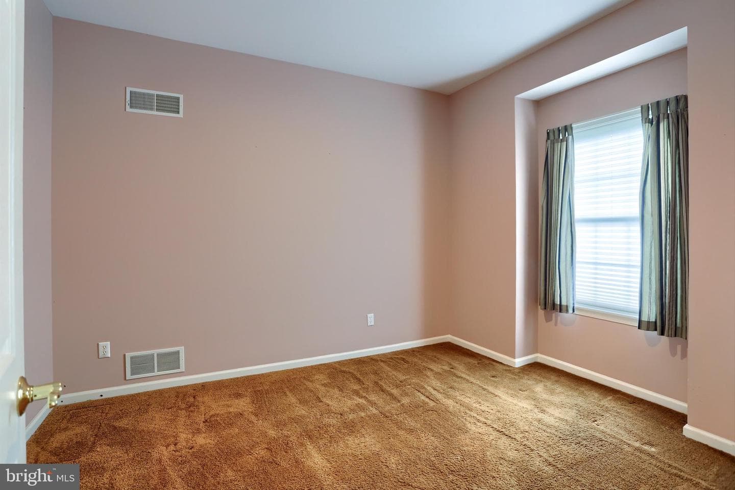 28 Longwood Drive photo 16