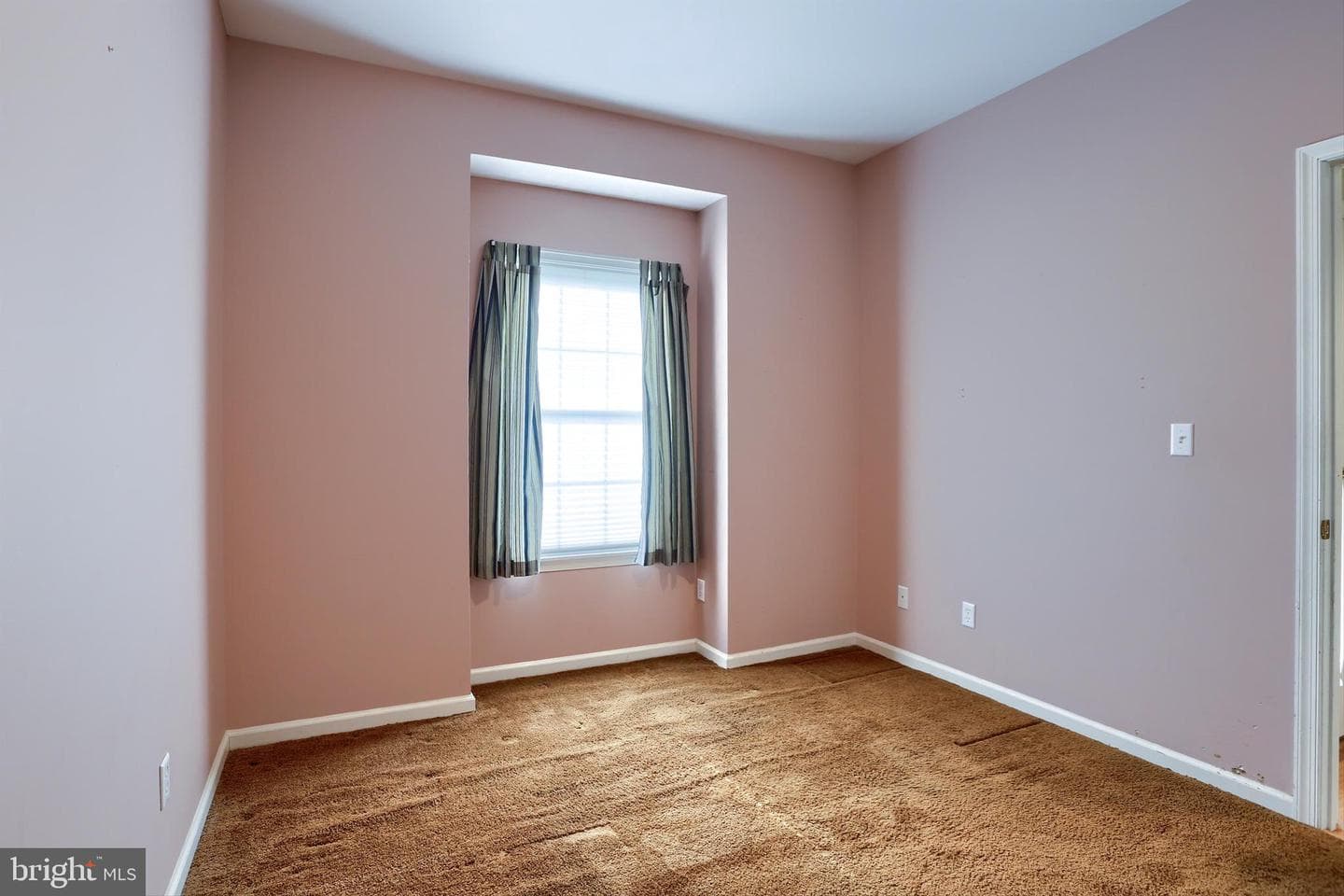 28 Longwood Drive photo 17