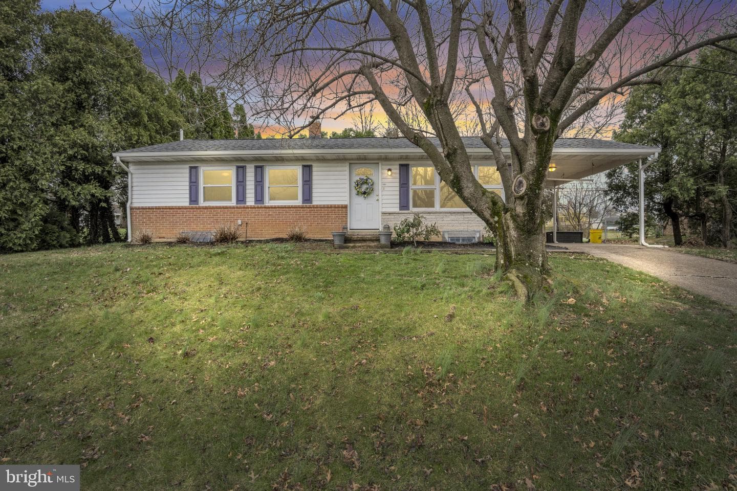 5224 Oxford Drive photo 2