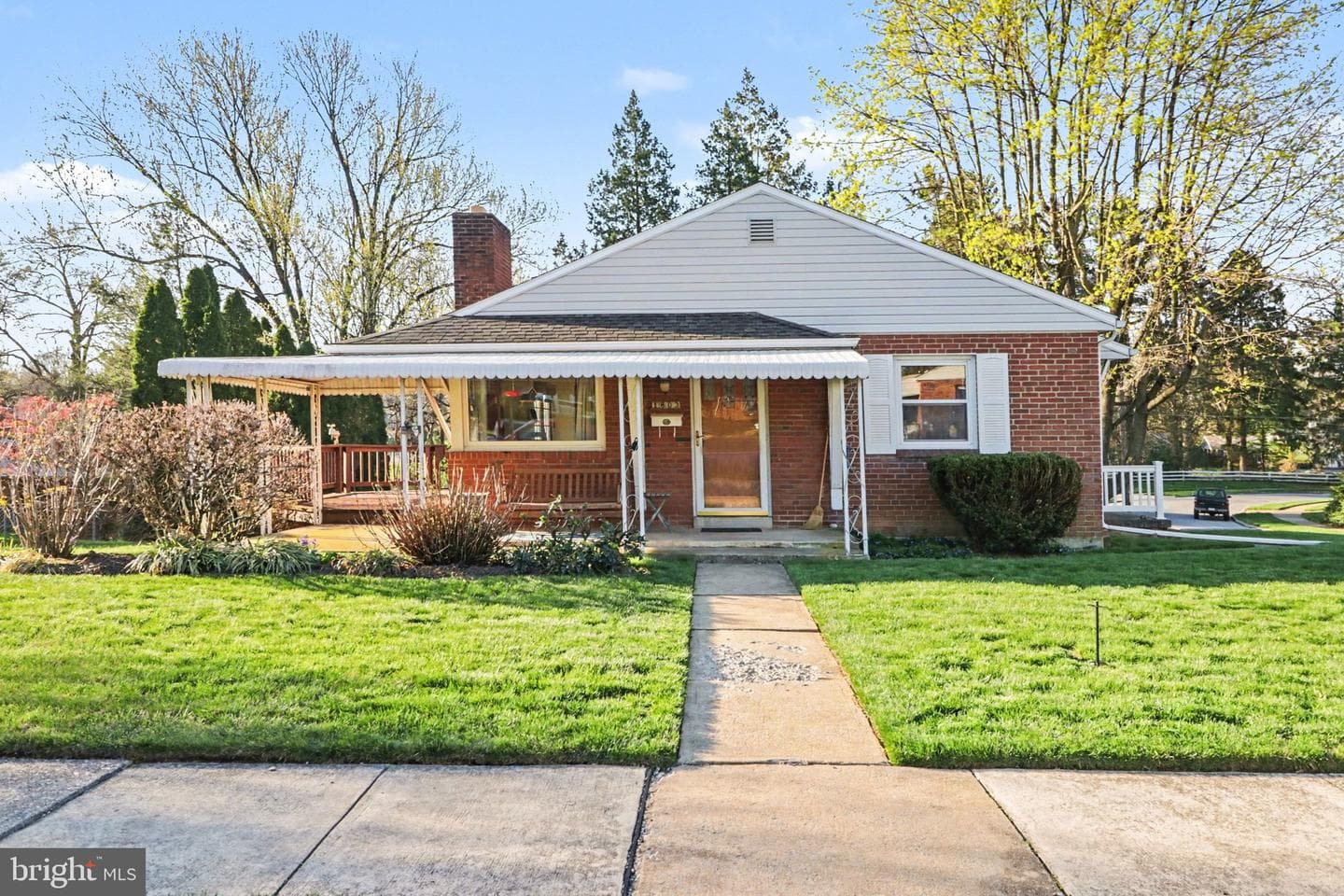 1803 Willow Road photo 2