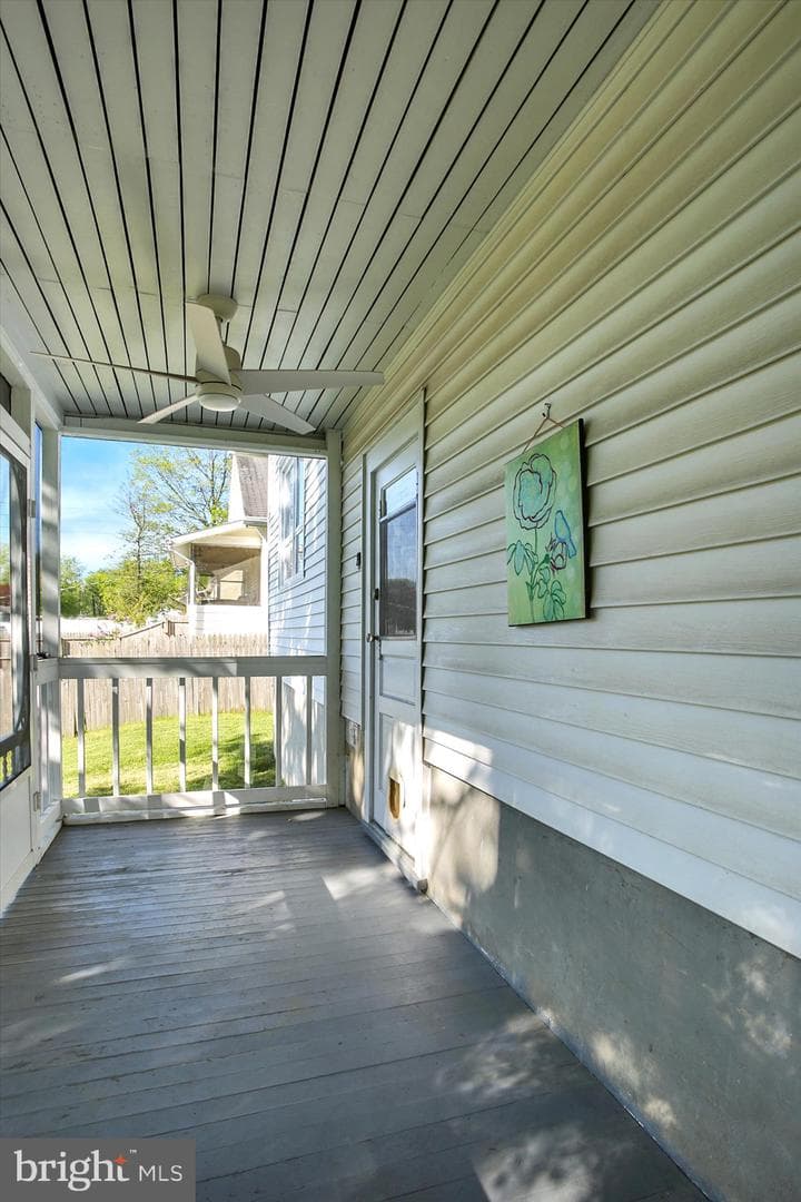 612 2nd St photo 27