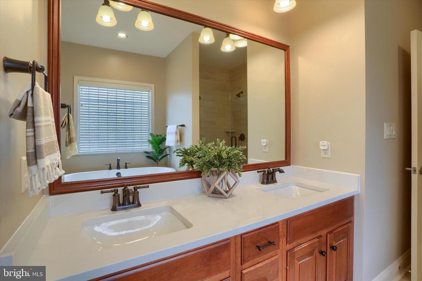 1720 Sawyer Lane photo 34