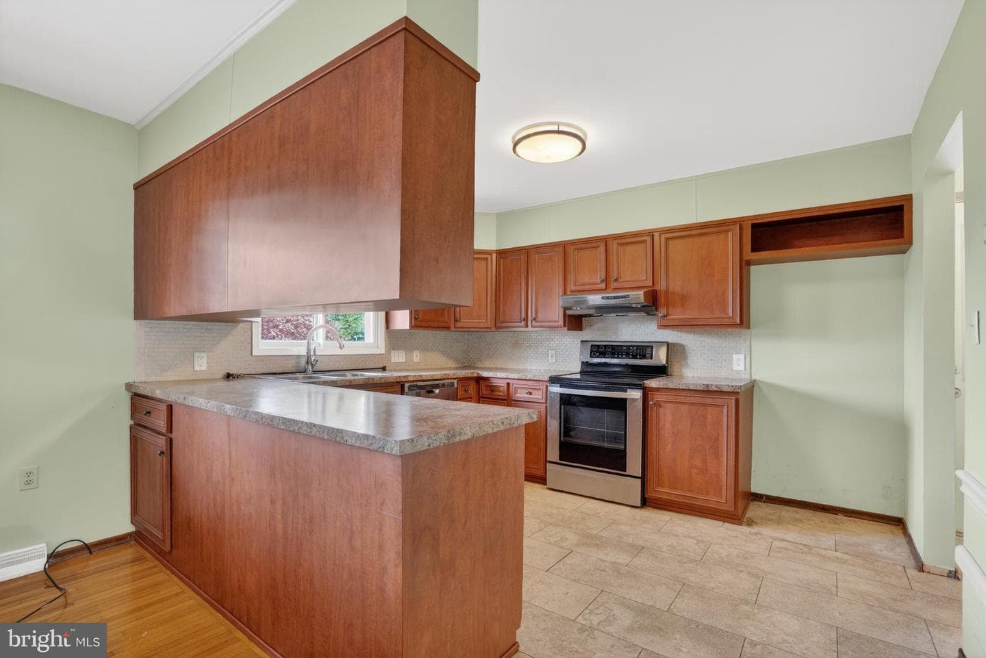 913 Gobin Street photo 16