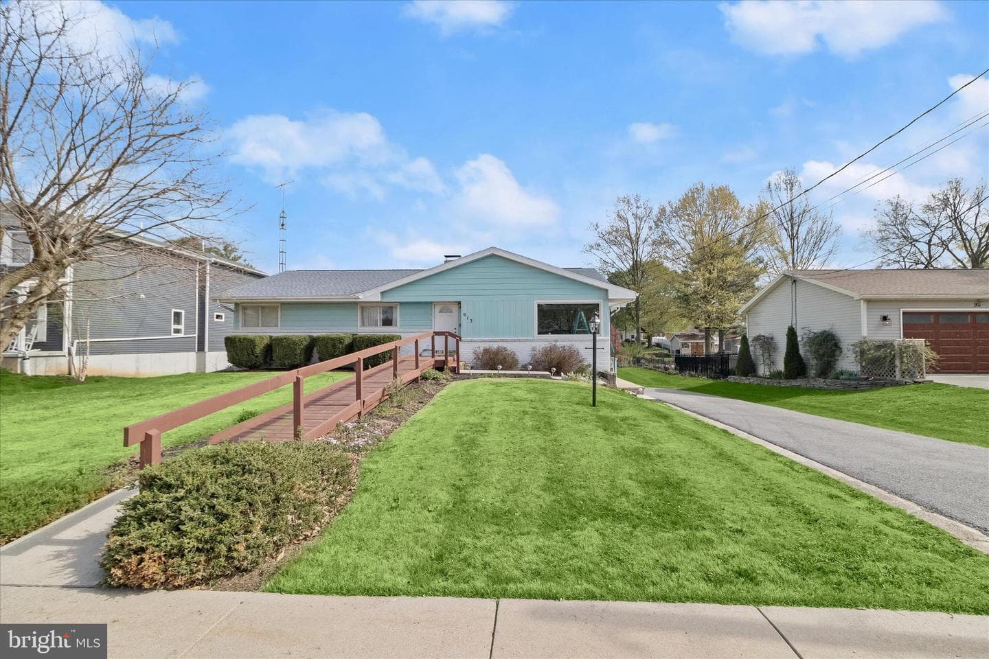 913 Gobin Street photo 2