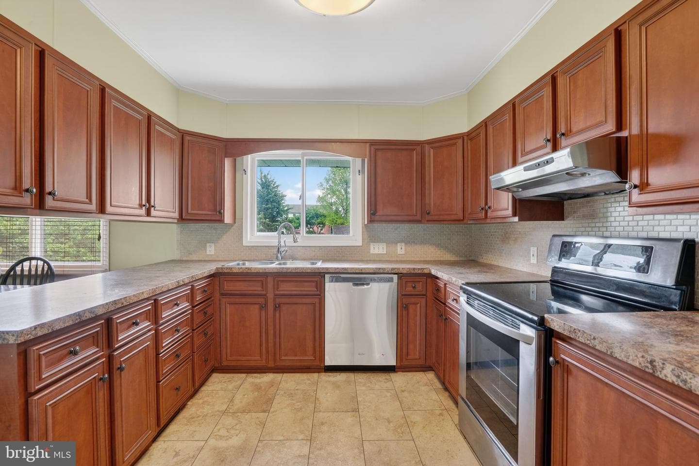 913 Gobin Street photo 20