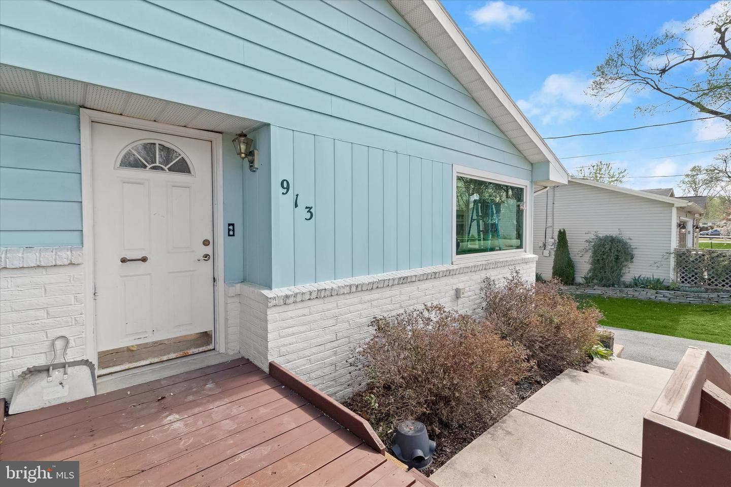 913 Gobin Street photo 4