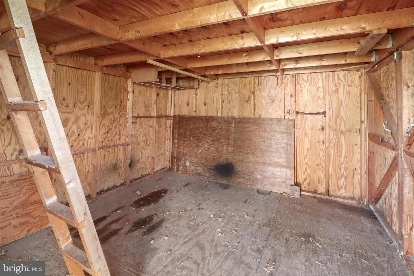 913 Gobin Street photo 52
