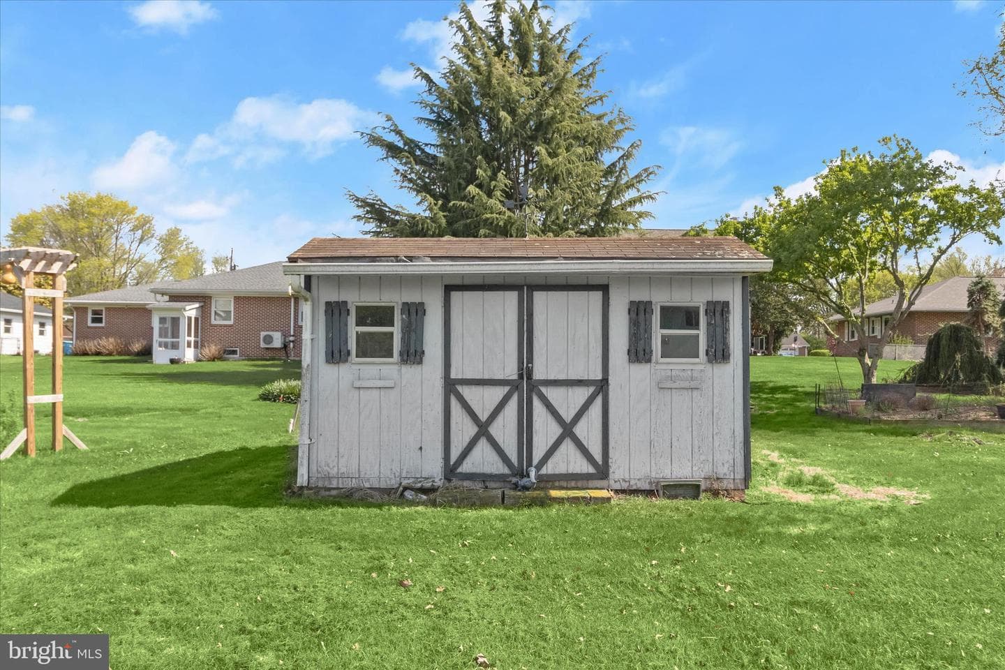 913 Gobin Street photo 55