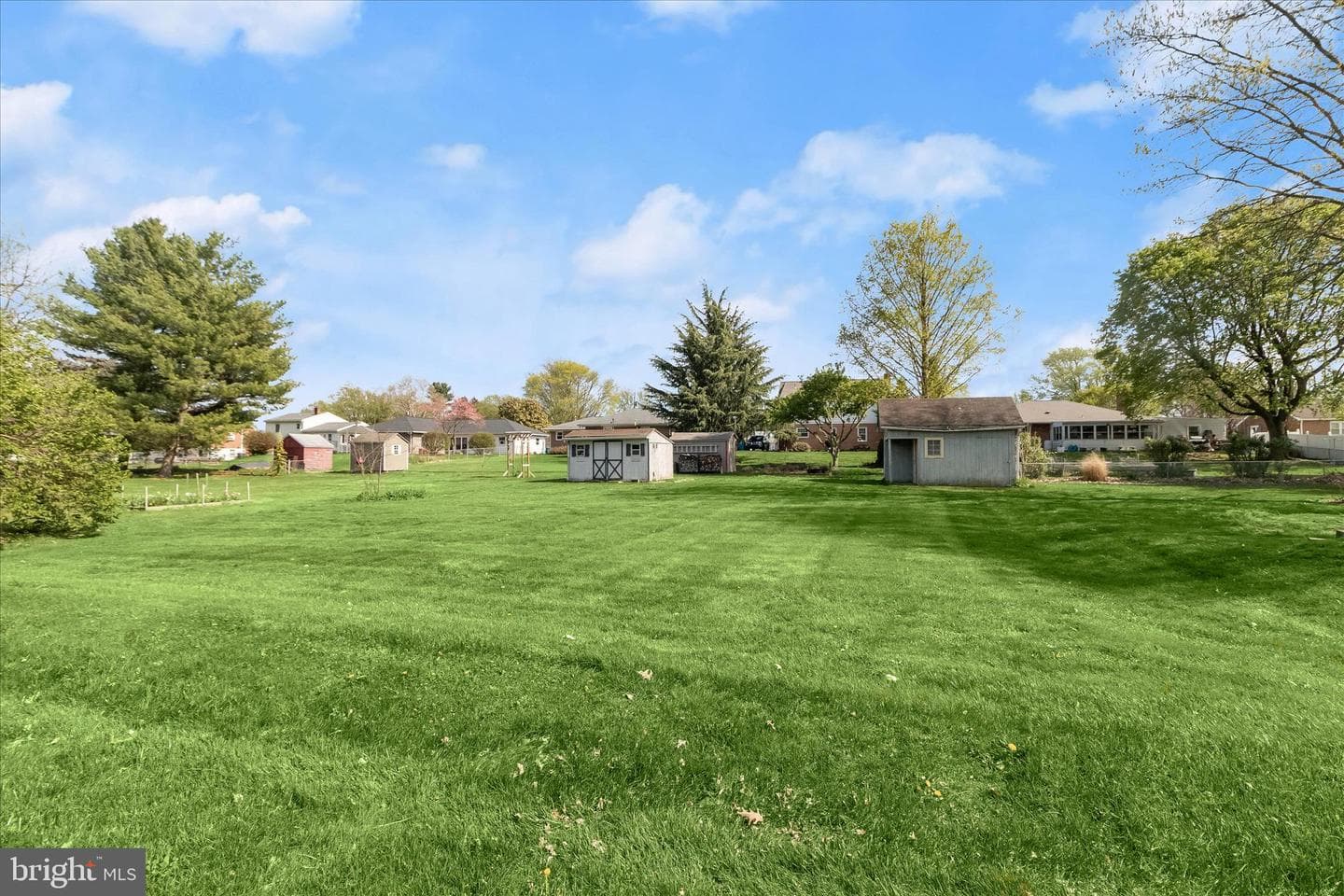 913 Gobin Street photo 58