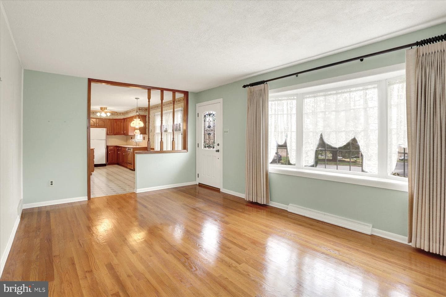 323 Evergreen Street photo 4