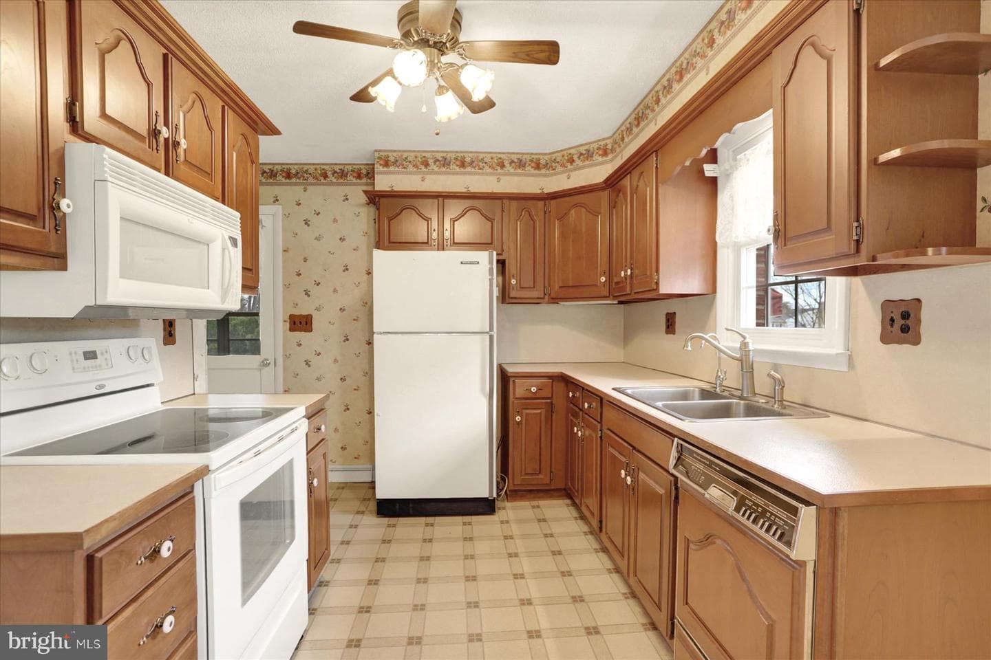 323 Evergreen Street photo 8