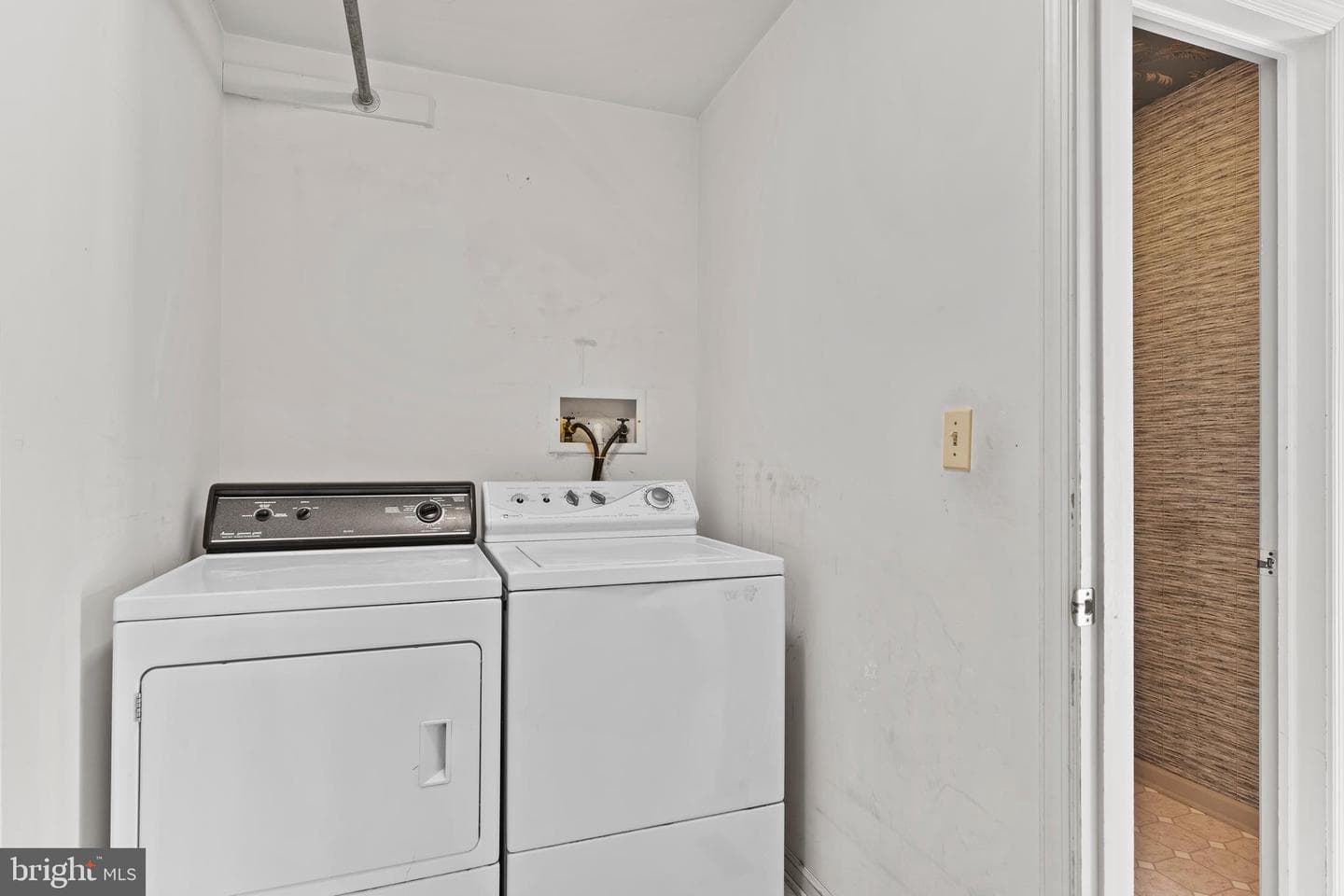 914 Maplewood Lane photo 31