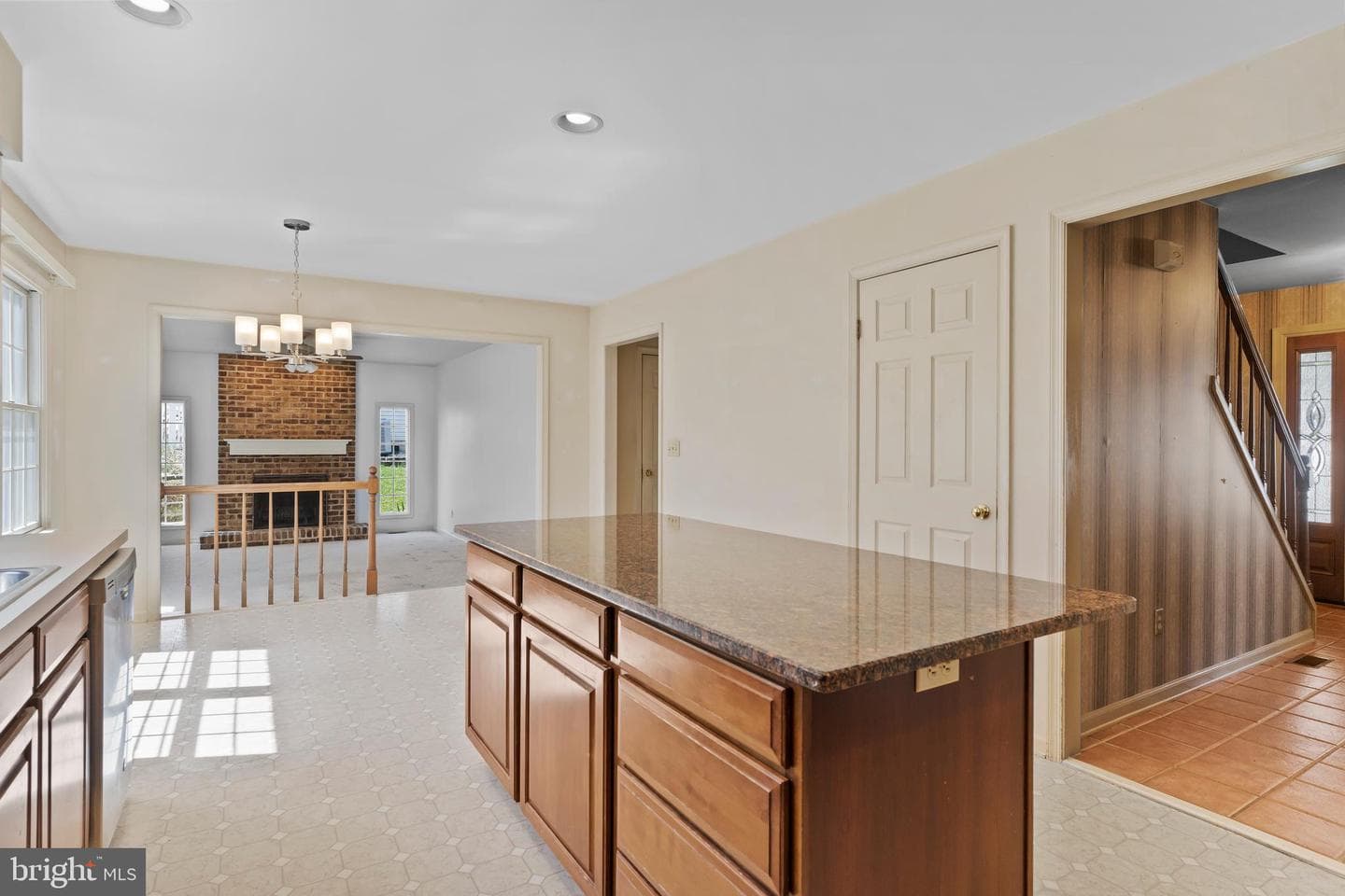 914 Maplewood Lane photo 5