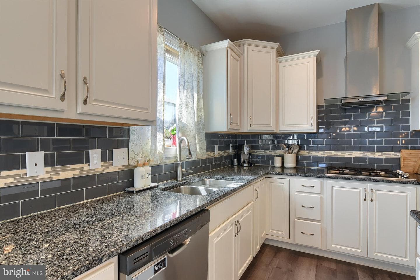 1541 Zestar Drive photo 15