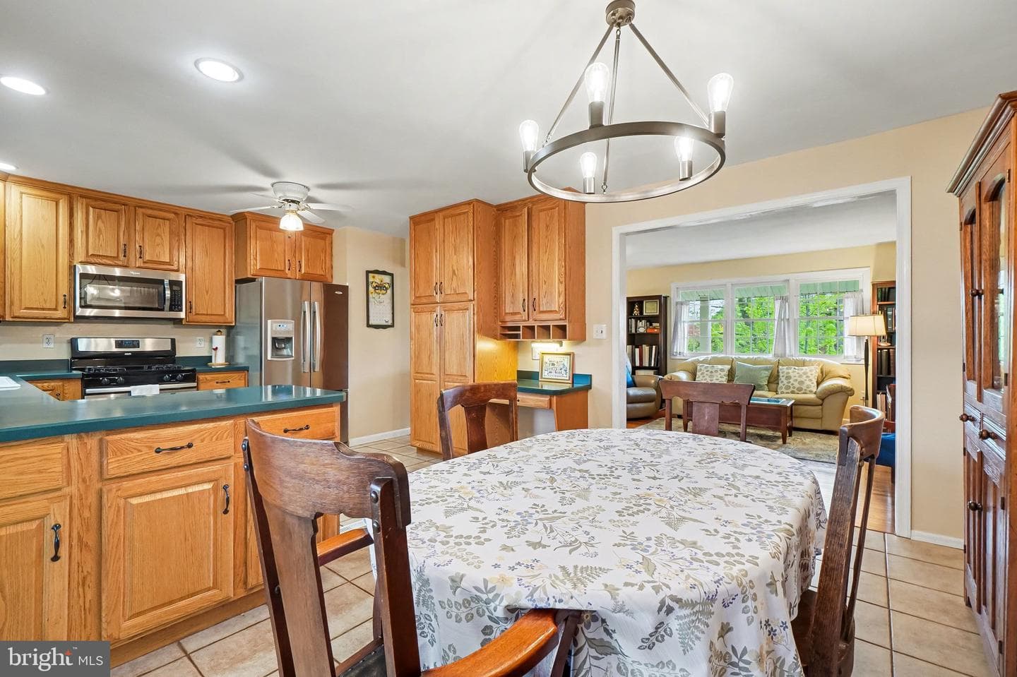 300 Thomas Drive photo 10