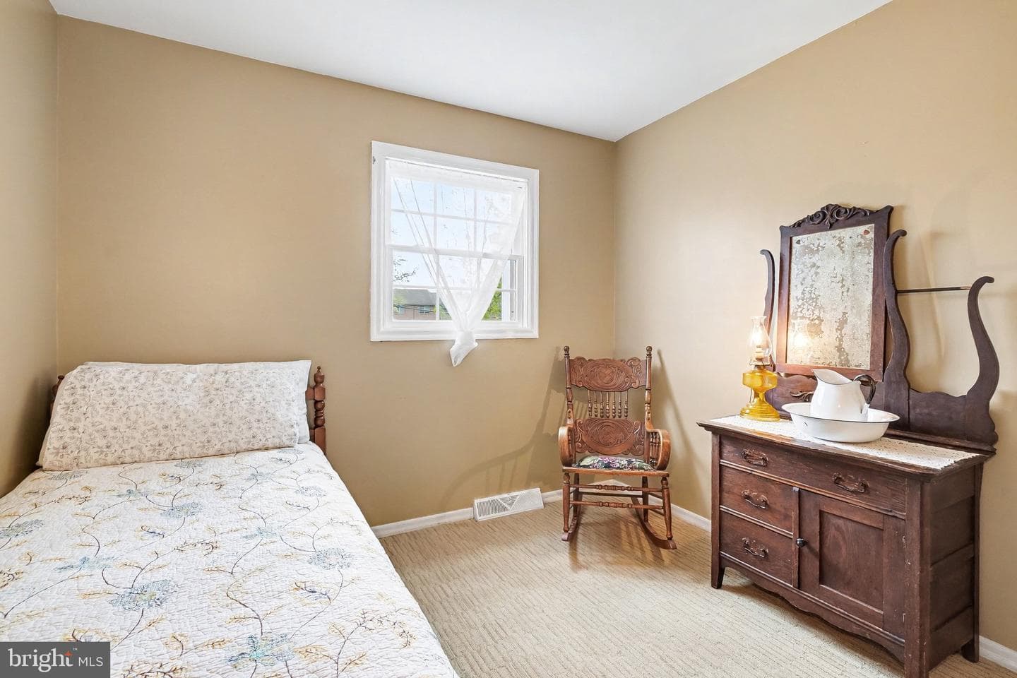 300 Thomas Drive photo 12