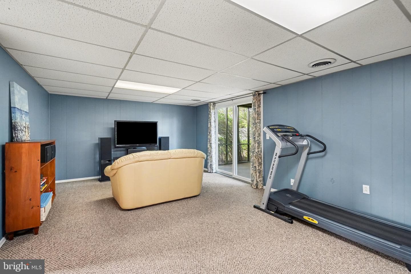 300 Thomas Drive photo 14