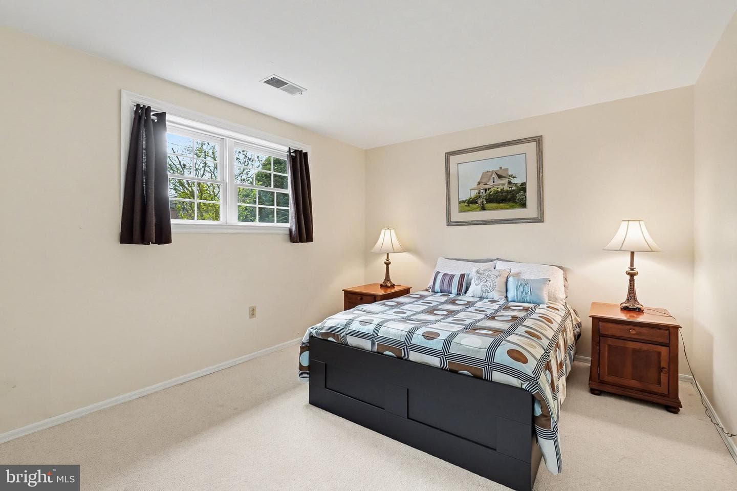 300 Thomas Drive photo 16