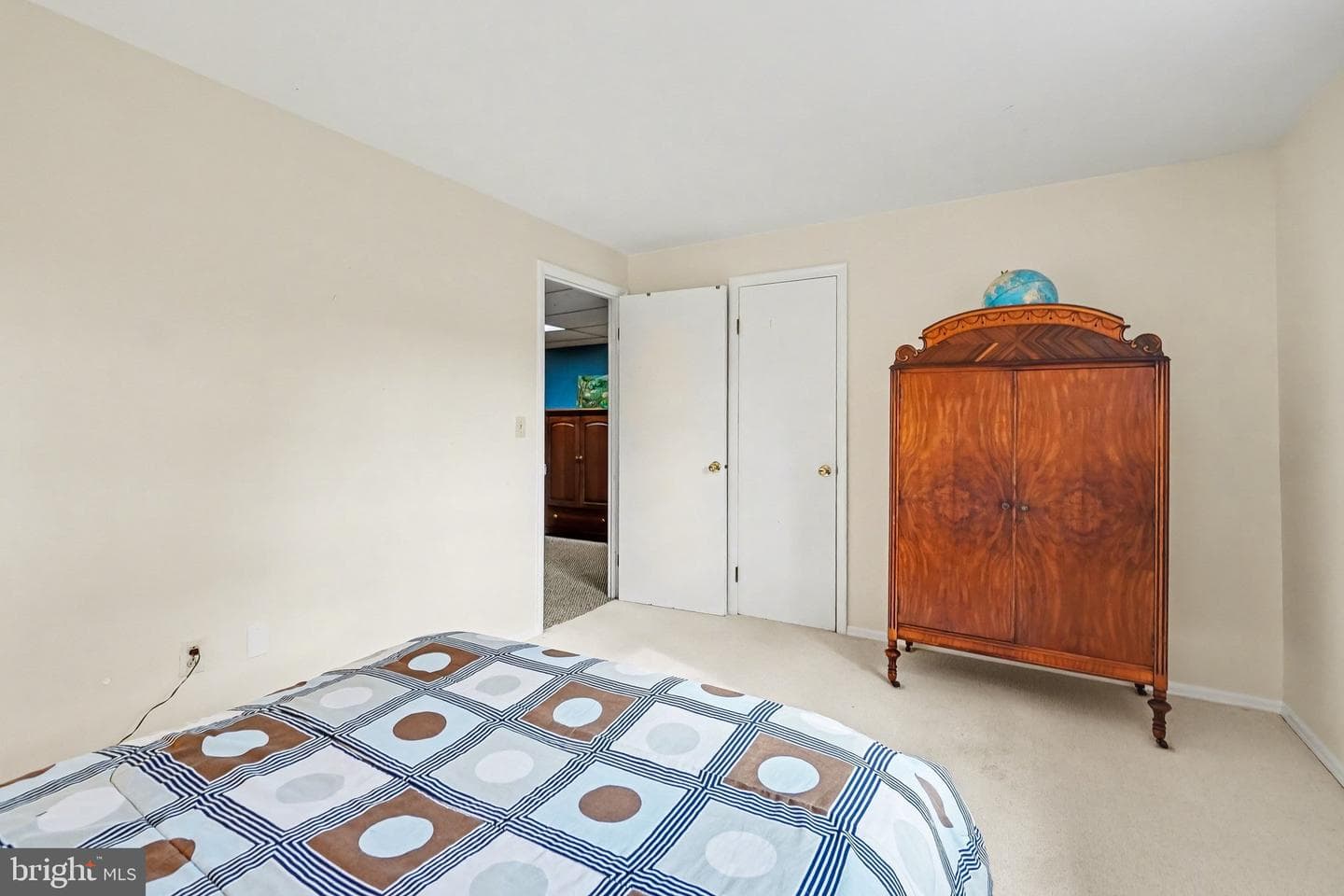 300 Thomas Drive photo 17