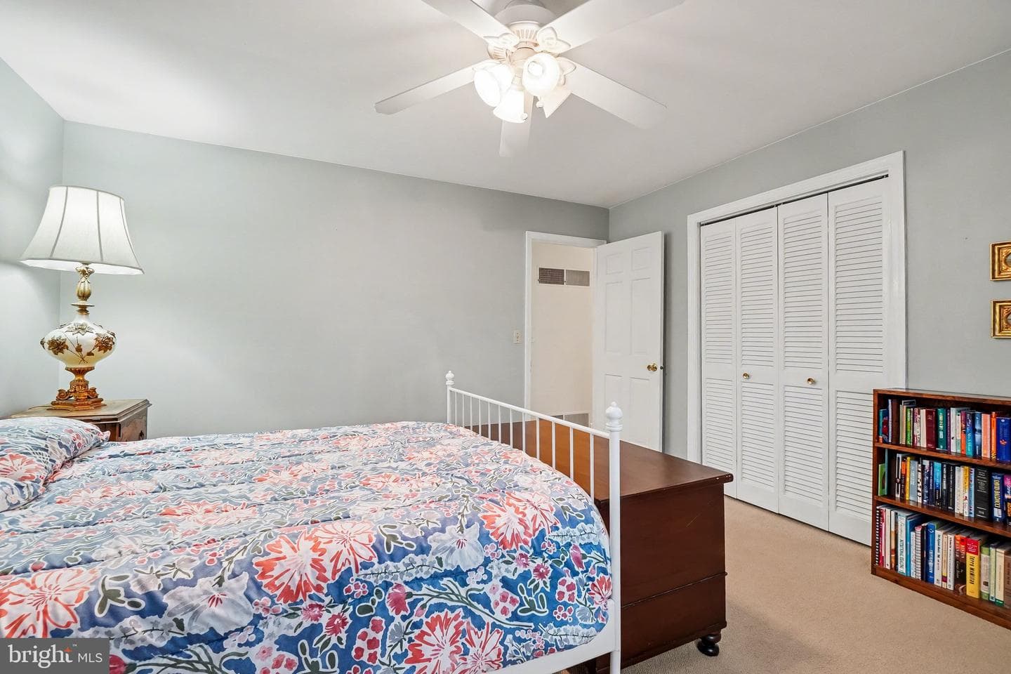 300 Thomas Drive photo 19