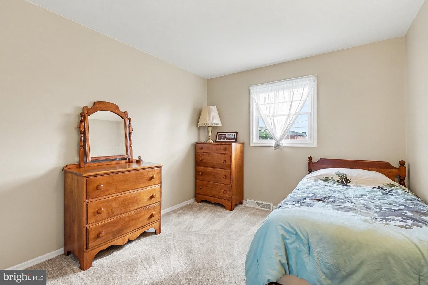 300 Thomas Drive photo 20