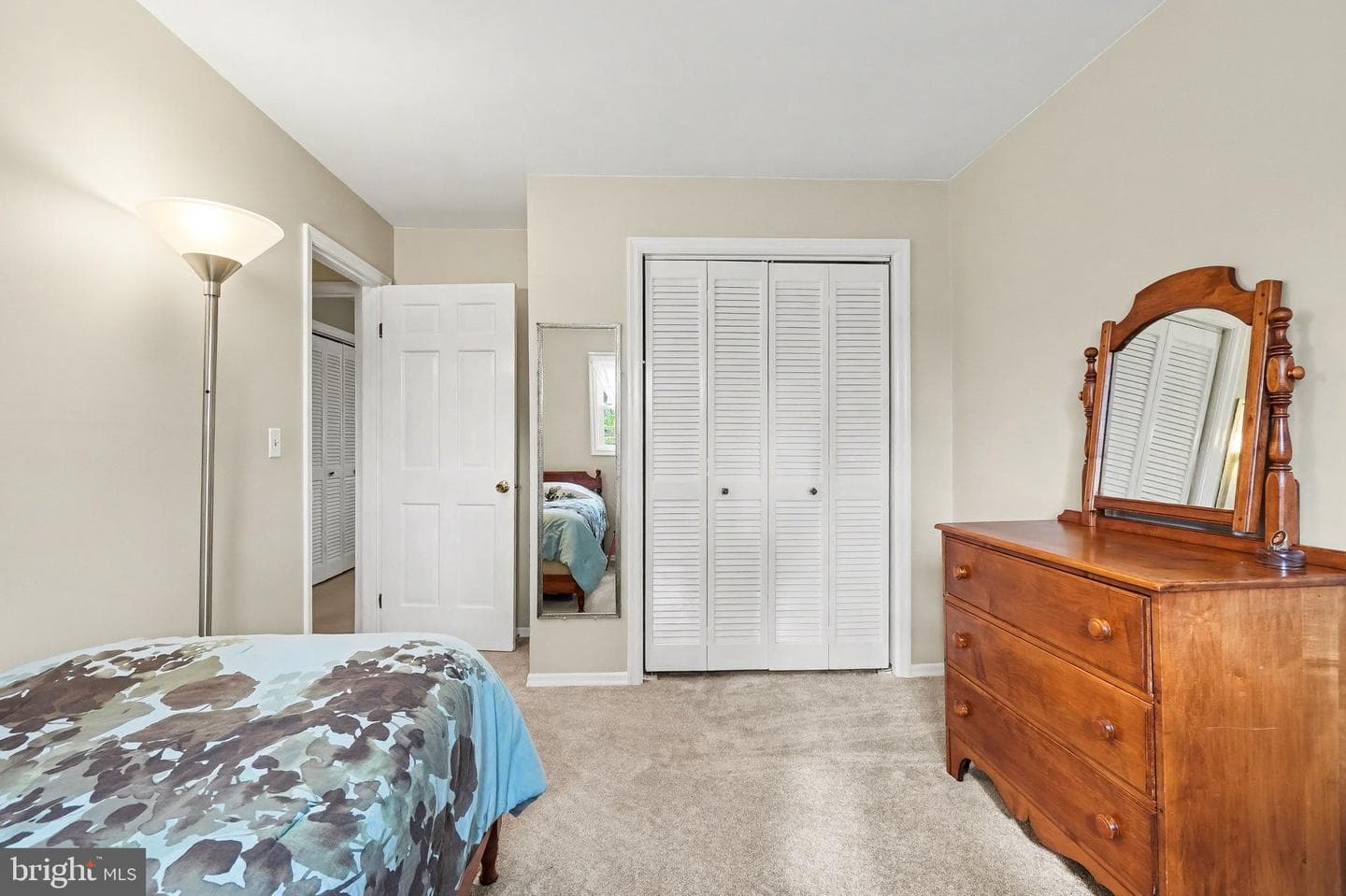 300 Thomas Drive photo 21